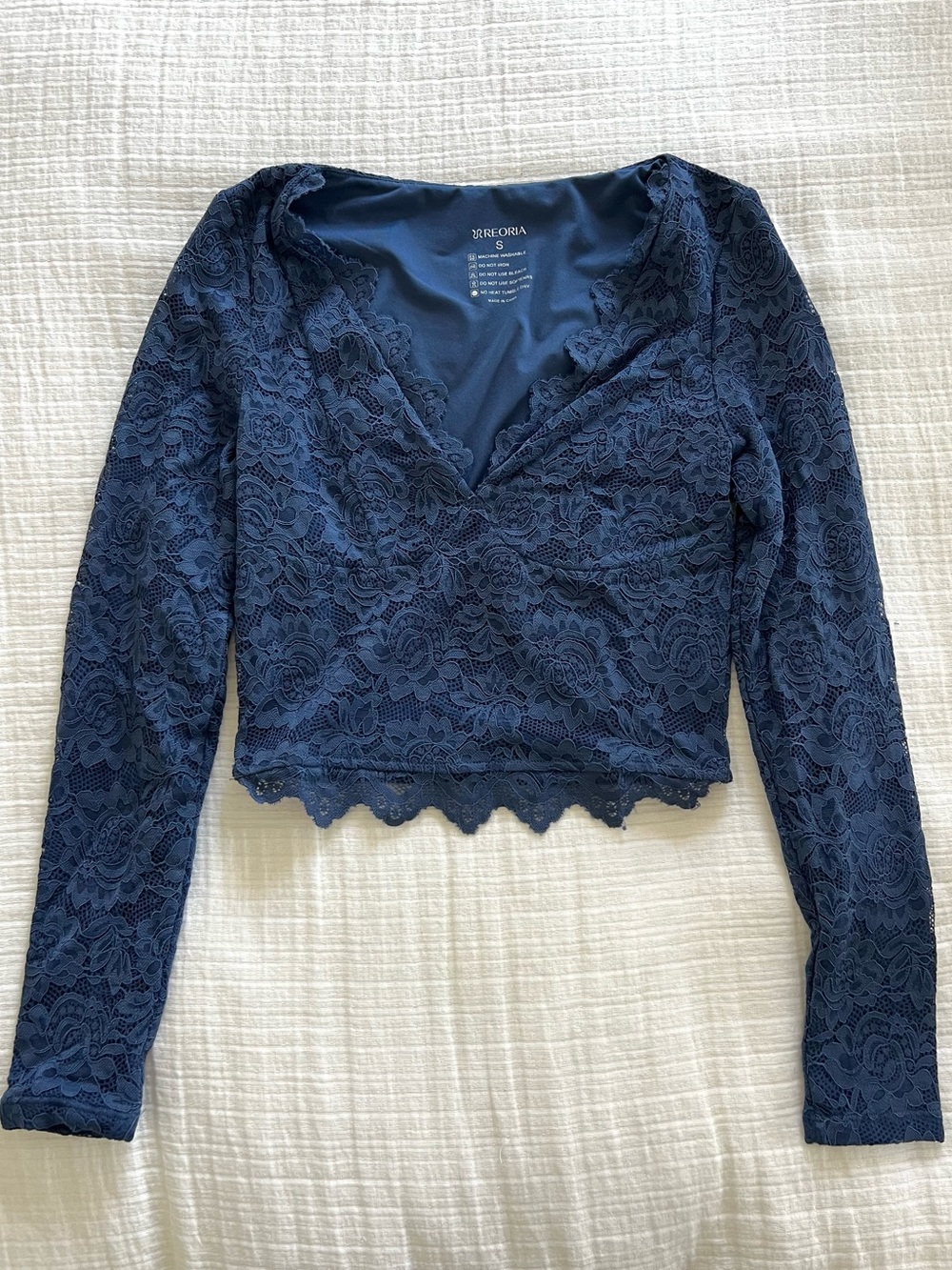 Lace vneck long sleeve top